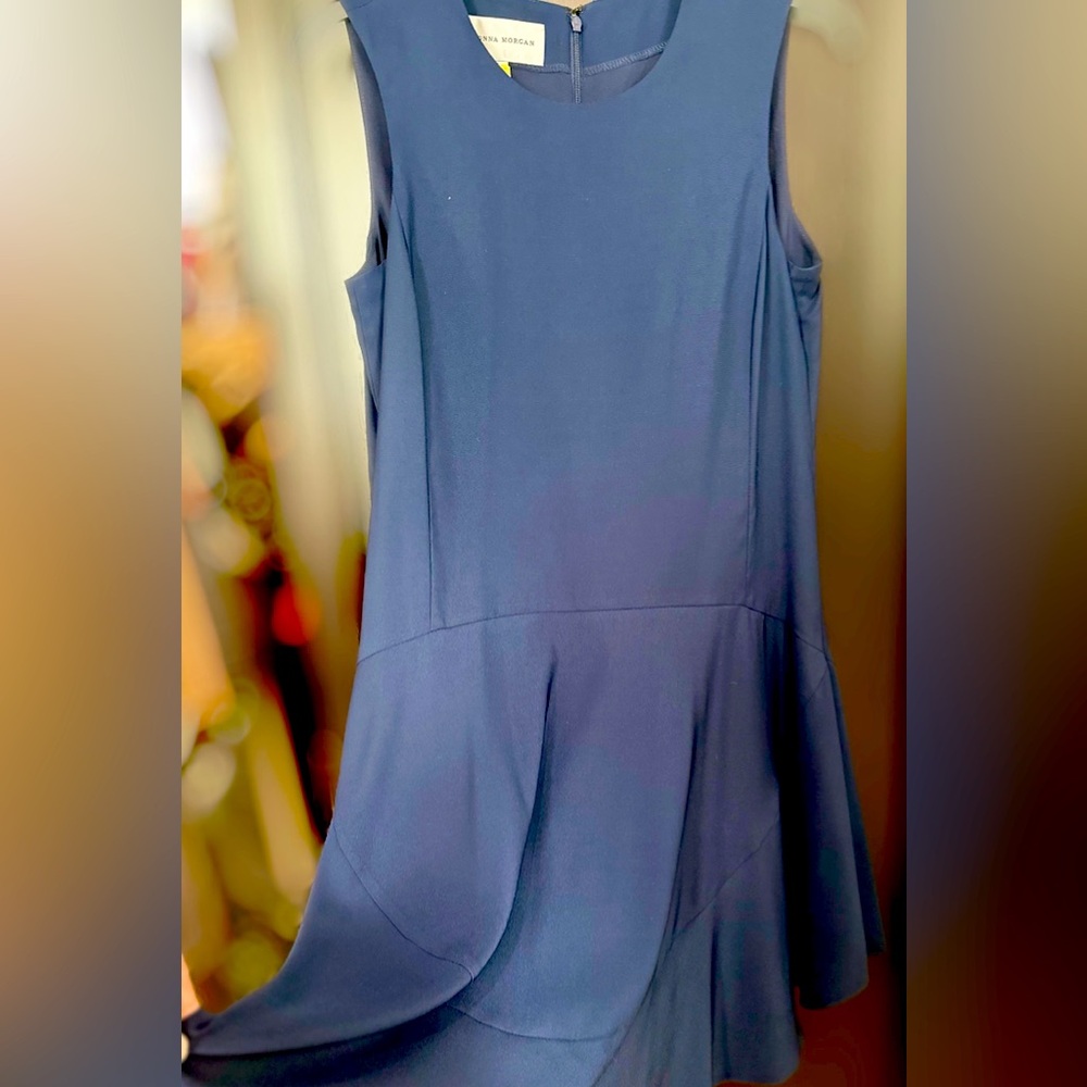 minimalist shift dress  | size 4 by Donna Morgan
